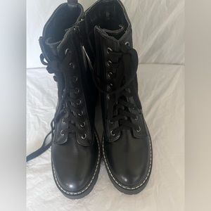 New XOXO Garrett women black combat style bootie size 8 lace up & inside zip